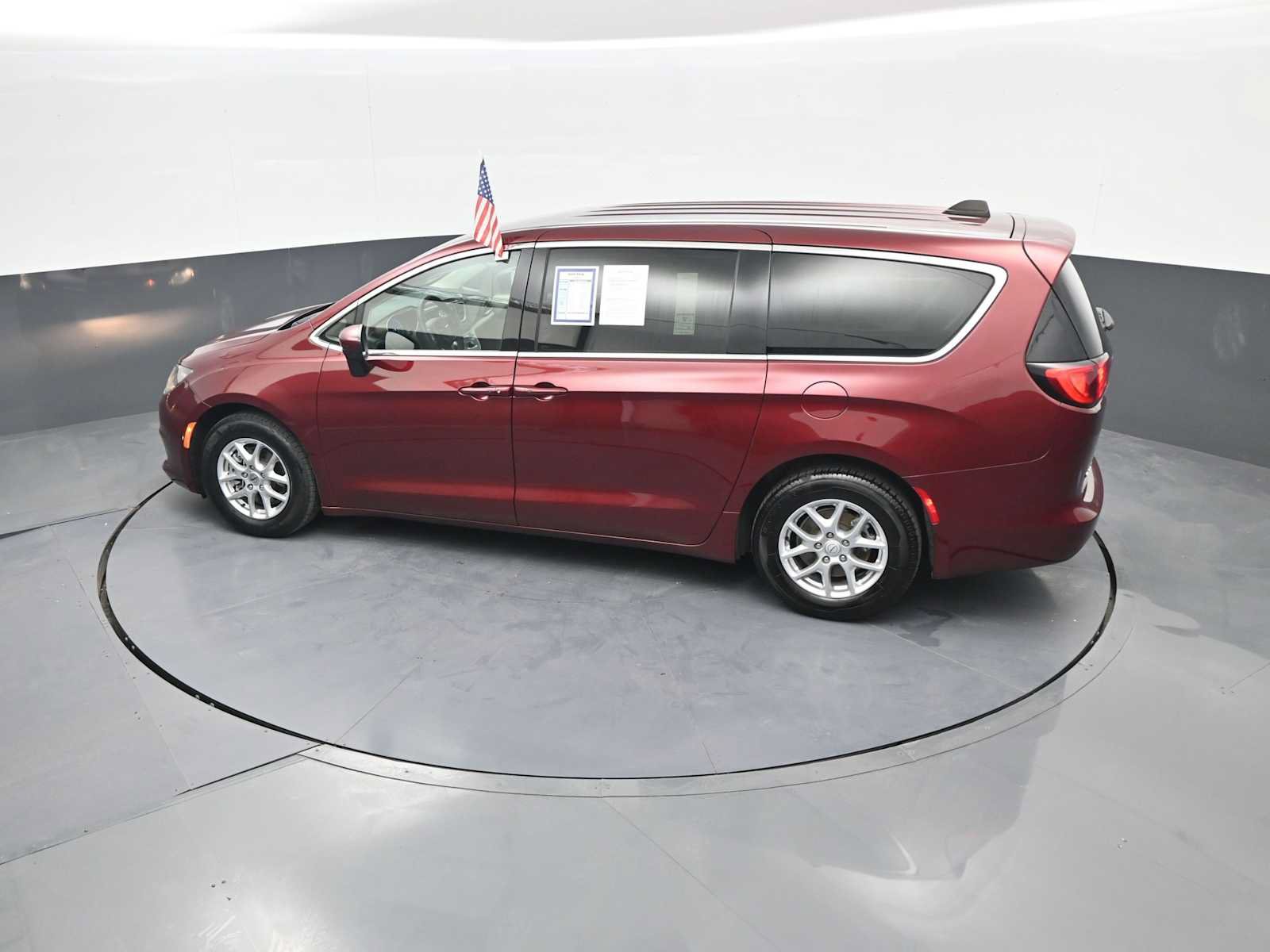 Used 2023 Chrysler Voyager LX FWD image 31