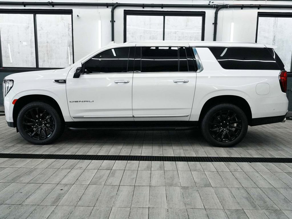 Used 2024 GMC Yukon XL Denali w/ Advanced Technology Package image 4