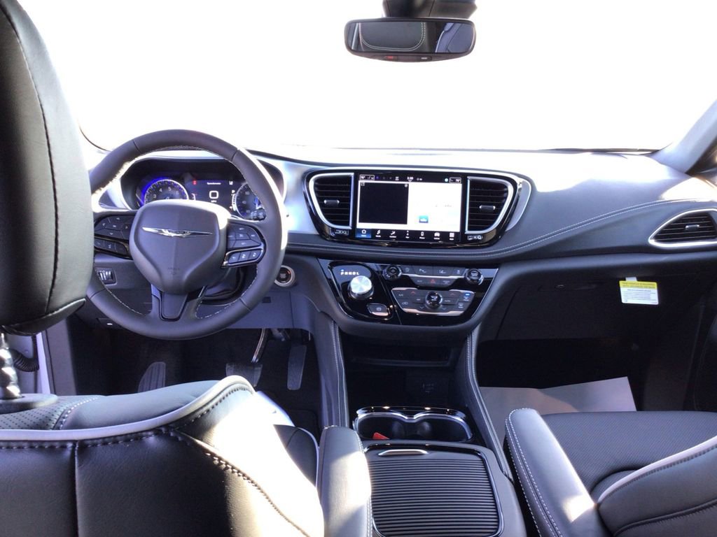 New 2026 Chrysler Pacifica Limited w/ S Appearance Package image 12