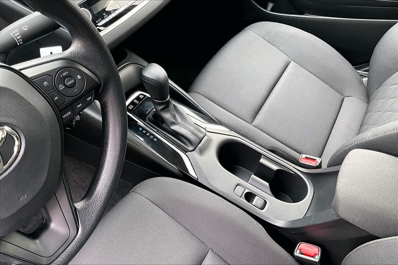 Used 2025 Toyota Corolla LE FWD image 17