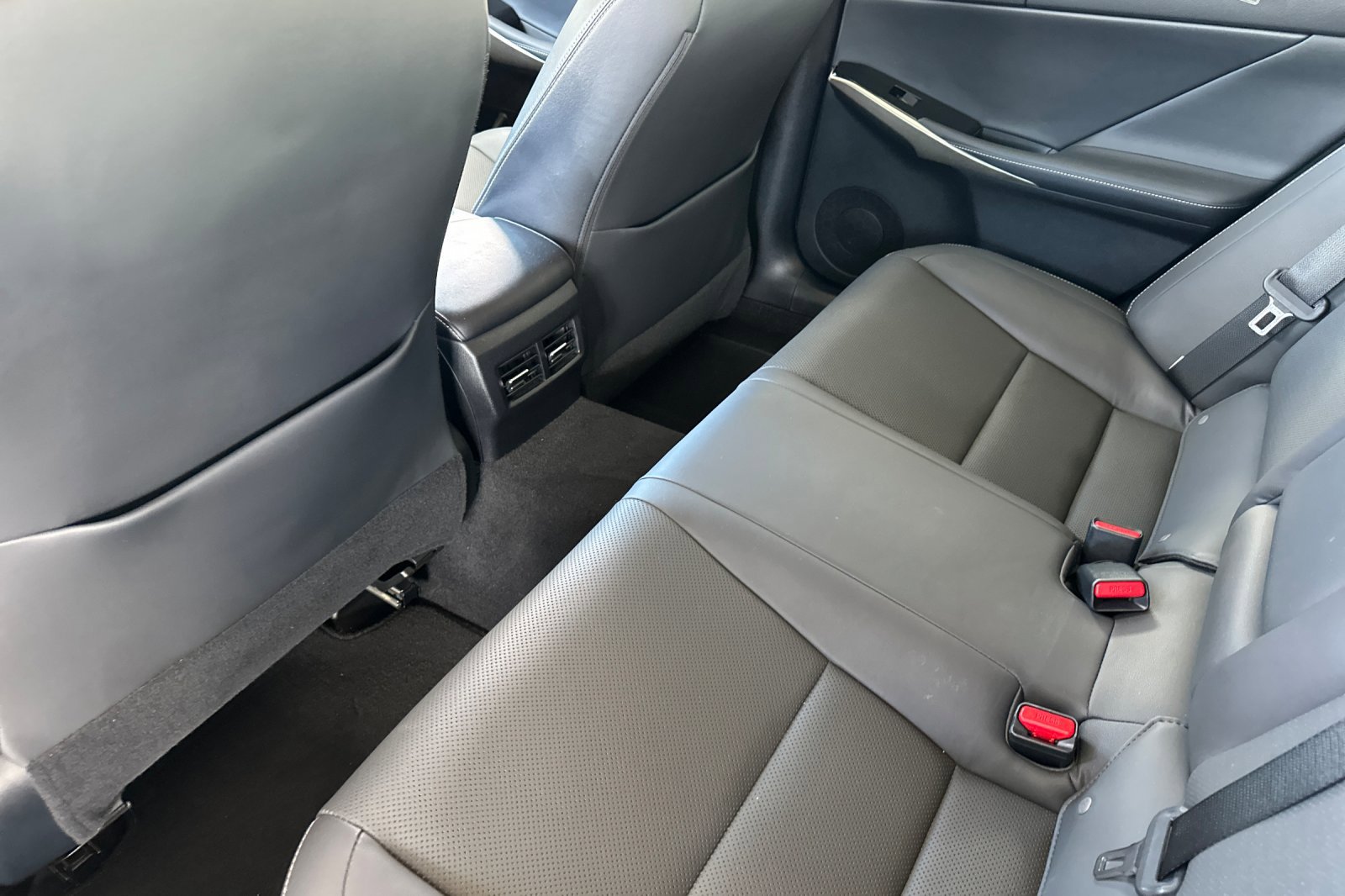 Used 2018 Lexus IS 300 w/ Accessory Package RWD image 12
