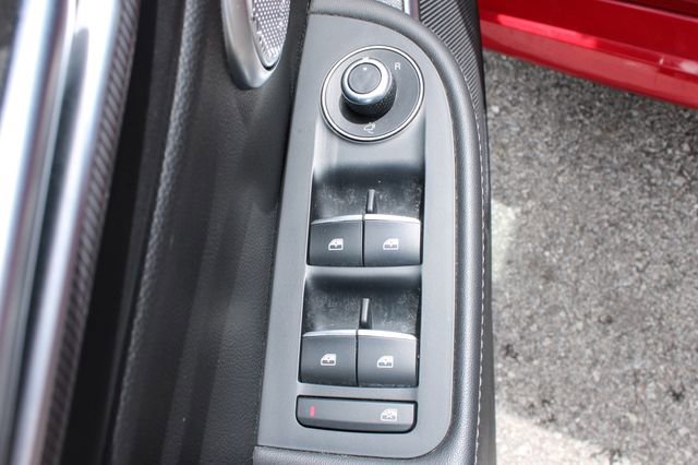Used 2022 Alfa Romeo Giulia Veloce AWD/4WD image 11