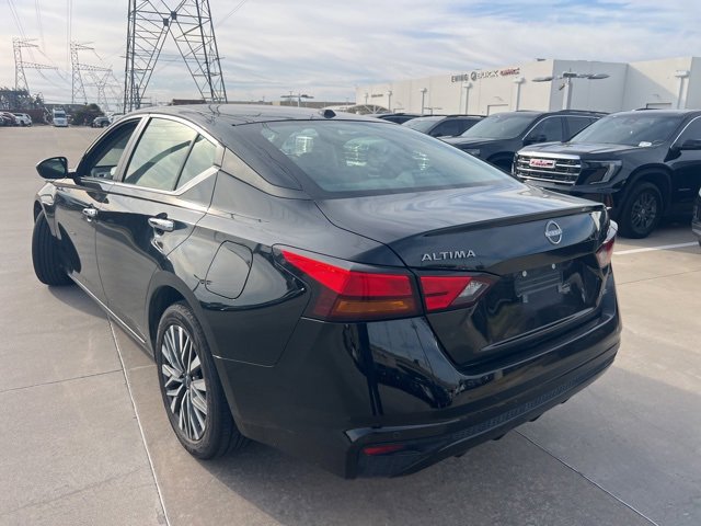 Used 2025 Nissan Altima 2.5 SV image 3
