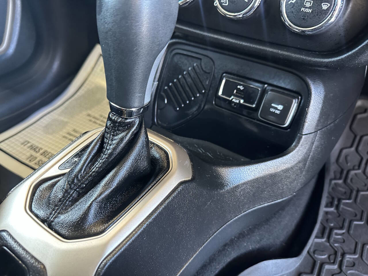 Used 2015 Jeep Renegade Latitude image 22