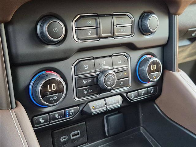 Used 2024 Chevrolet Tahoe High Country AWD/4WD image 15