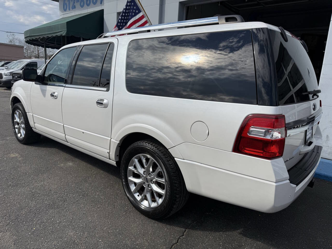 Used 2017 Ford Expedition EL Limited w/ Equipment Group 301A image 8