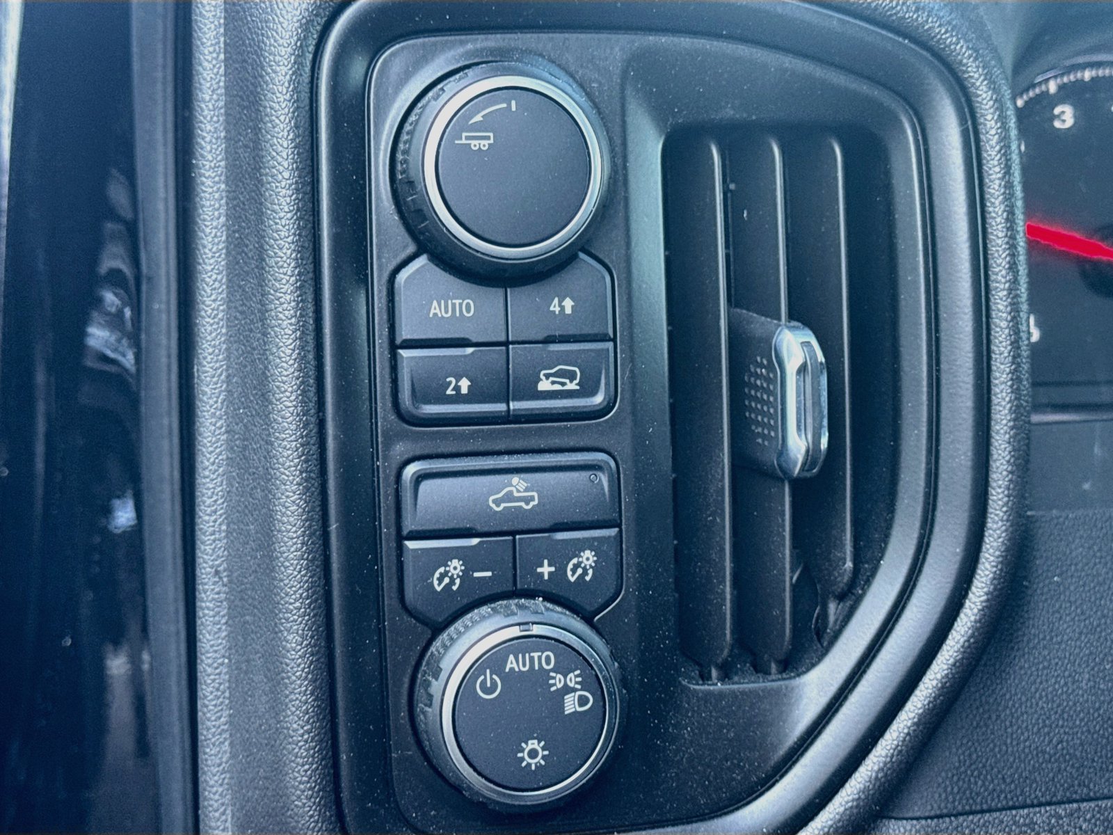 Used 2022 Chevrolet Silverado 1500 Custom AWD/4WD image 10