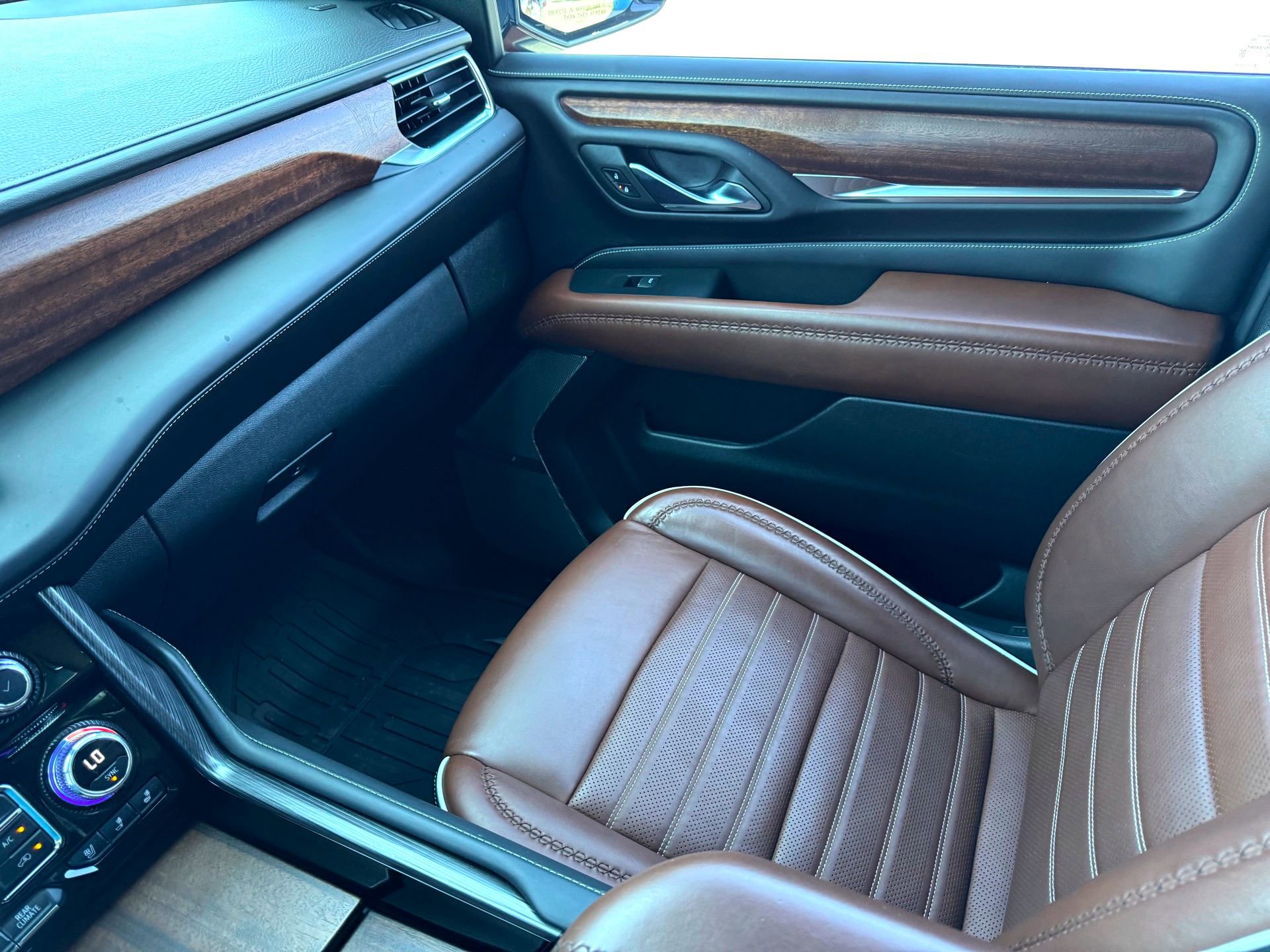 Used 2023 GMC Yukon Denali Ultimate image 36