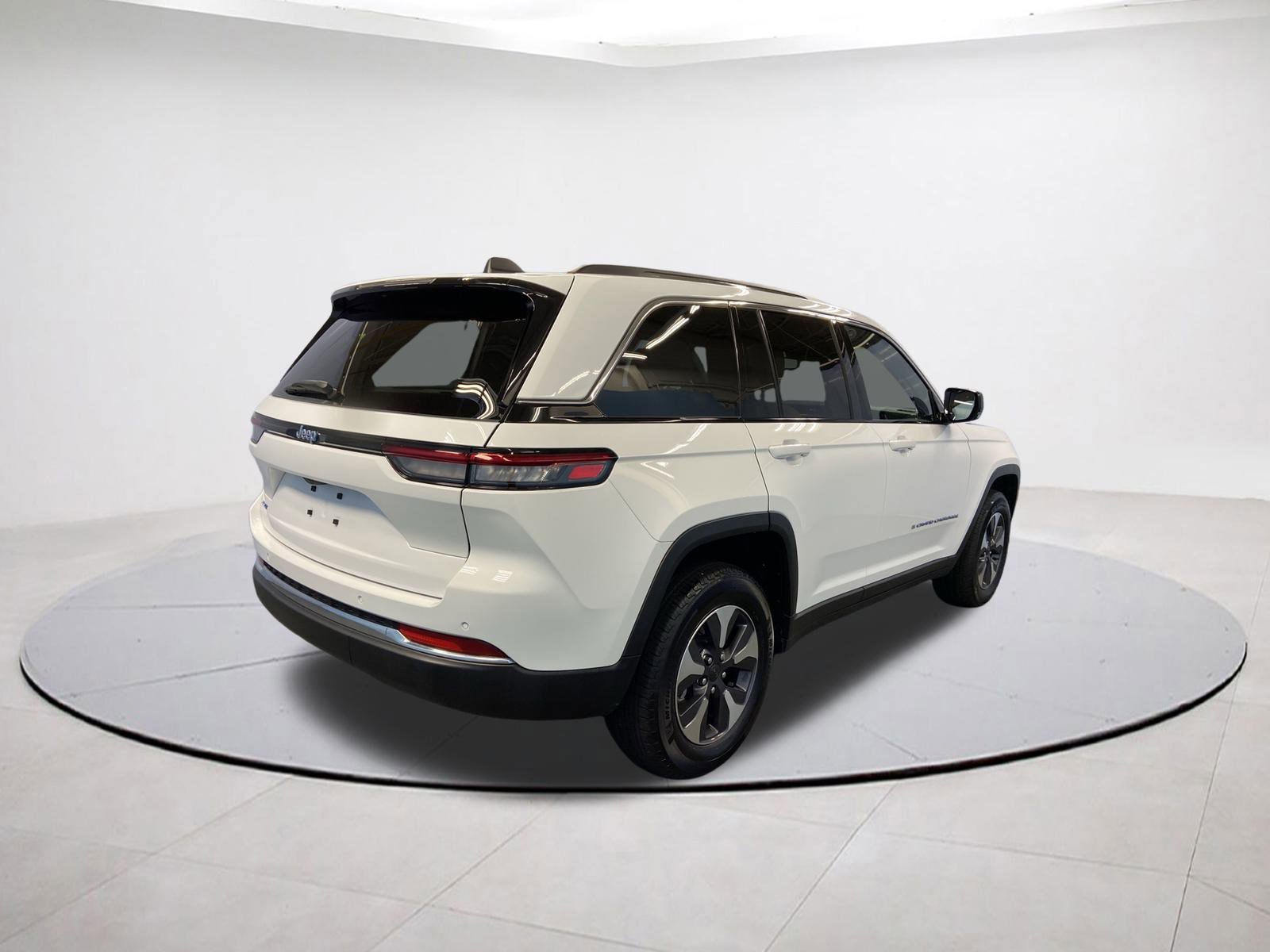 Used 2023 Jeep Grand Cherokee 4WD 4xe image 6