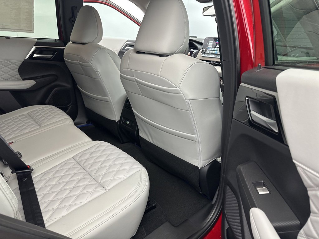 New 2025 Mitsubishi Outlander SEL image 29