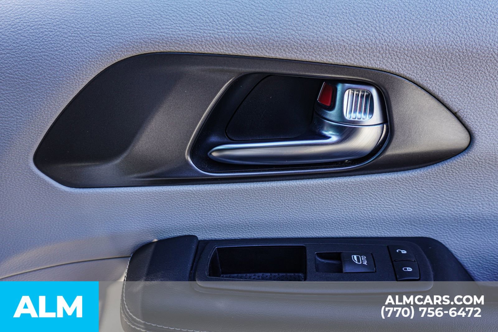 Used 2024 Chrysler Pacifica Select image 52