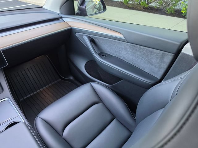 Used 2025 Tesla Model Y Long Range AWD/4WD image 33
