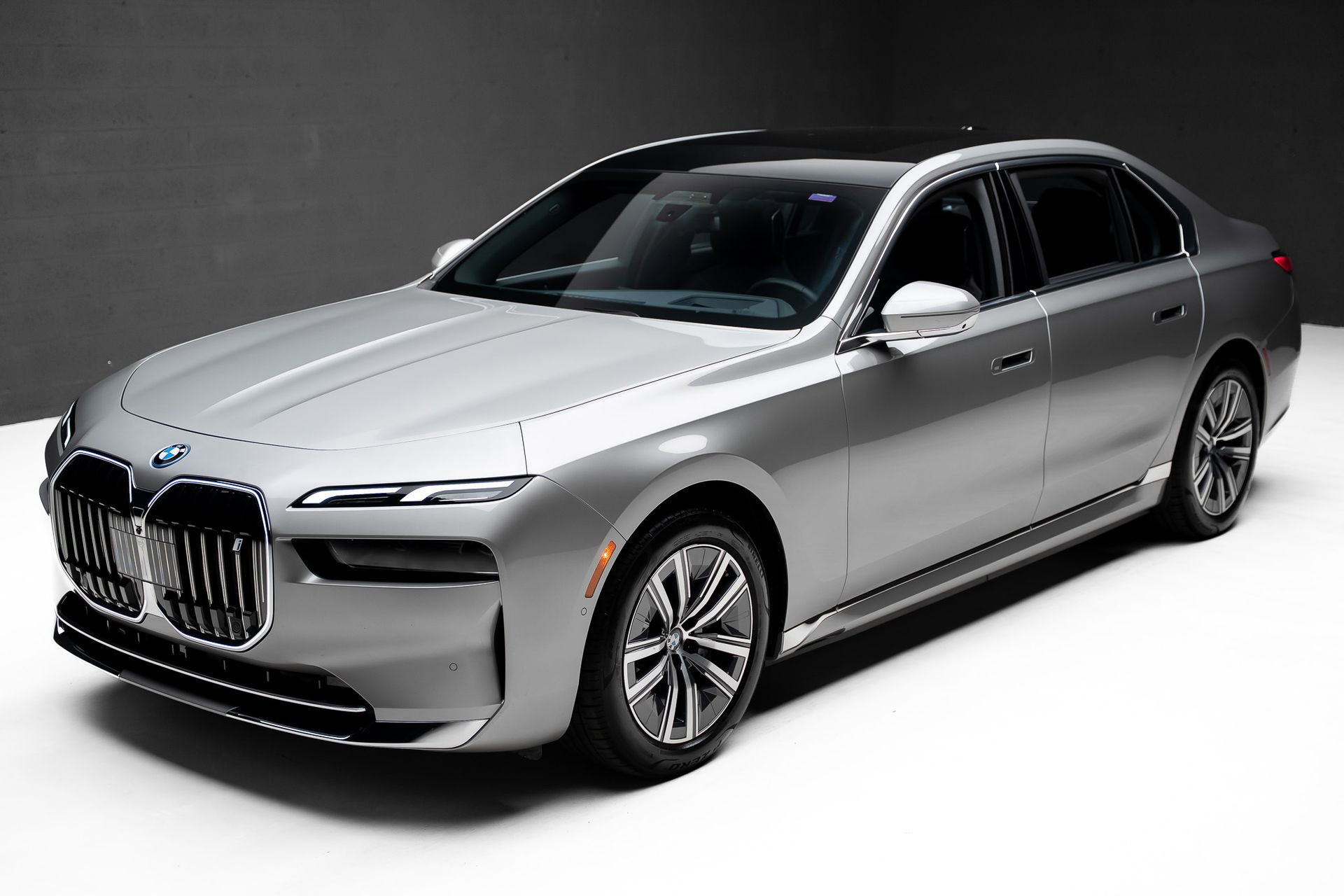 Used 2024 BMW i7 eDrive50 RWD image 5