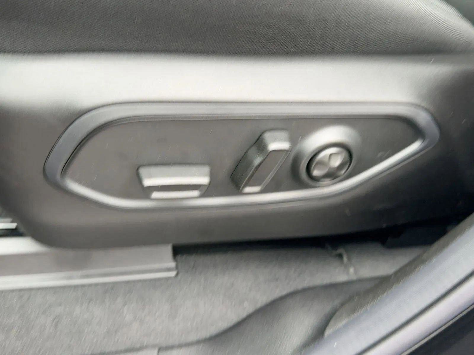 New 2025 Jeep Grand Cherokee L Laredo image 13