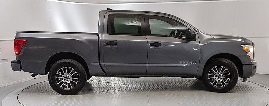 Used 2024 Nissan Titan SV image 2