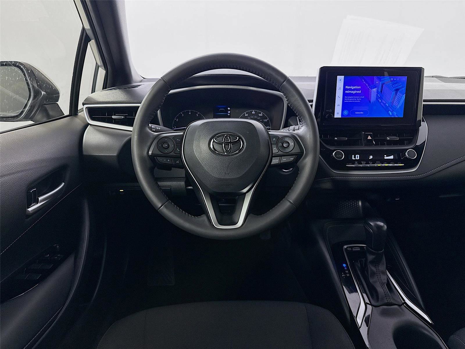 Used 2024 Toyota Corolla SE FWD image 3