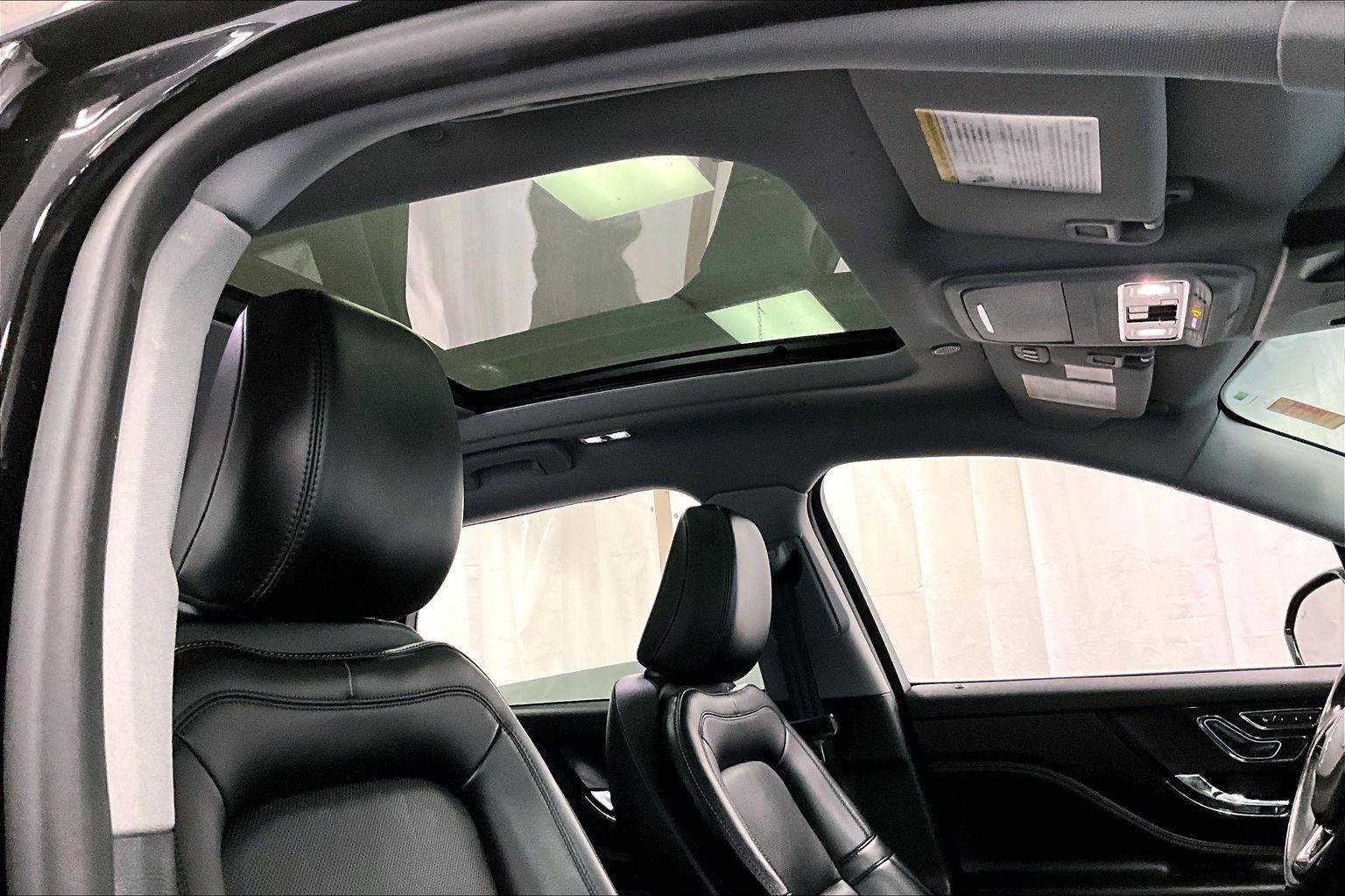 Used 2021 Lincoln Corsair AWD w/ Premium Package image 21