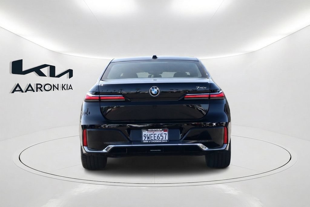 Used 2026 BMW 740i w/ Premium Package RWD image 5
