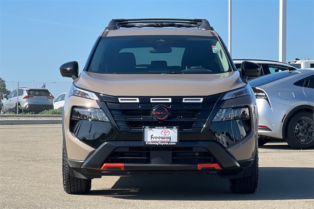 Used 2025 Nissan Rogue SV image 11