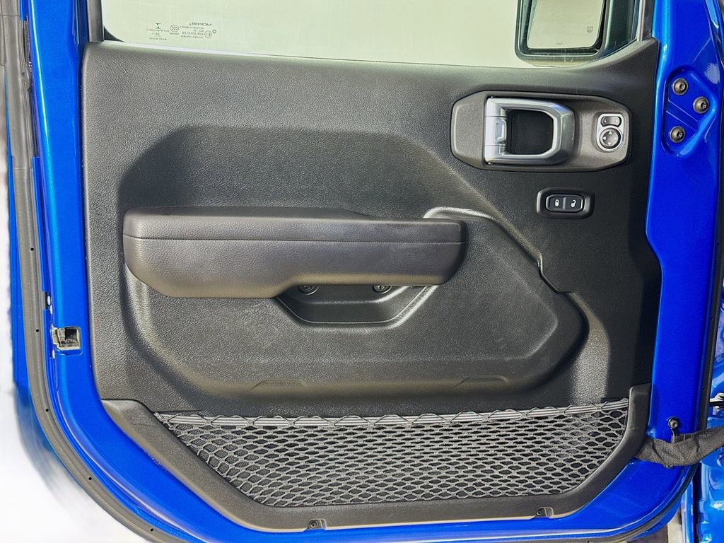 Certified 2021 Jeep Gladiator Willys image 11