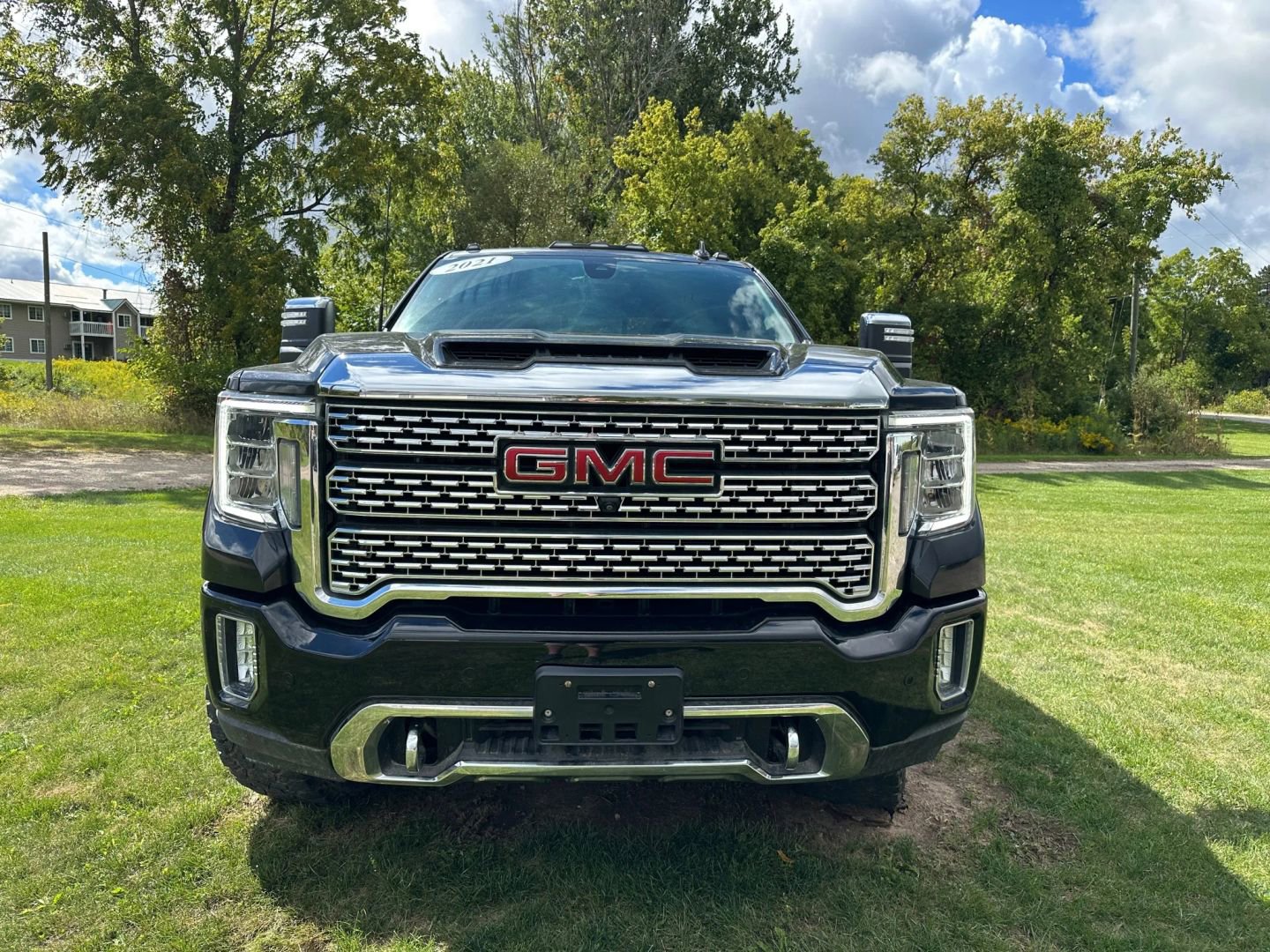 Used 2021 GMC Sierra 2500 Denali w/ Denali Black Diamond Edition image 2
