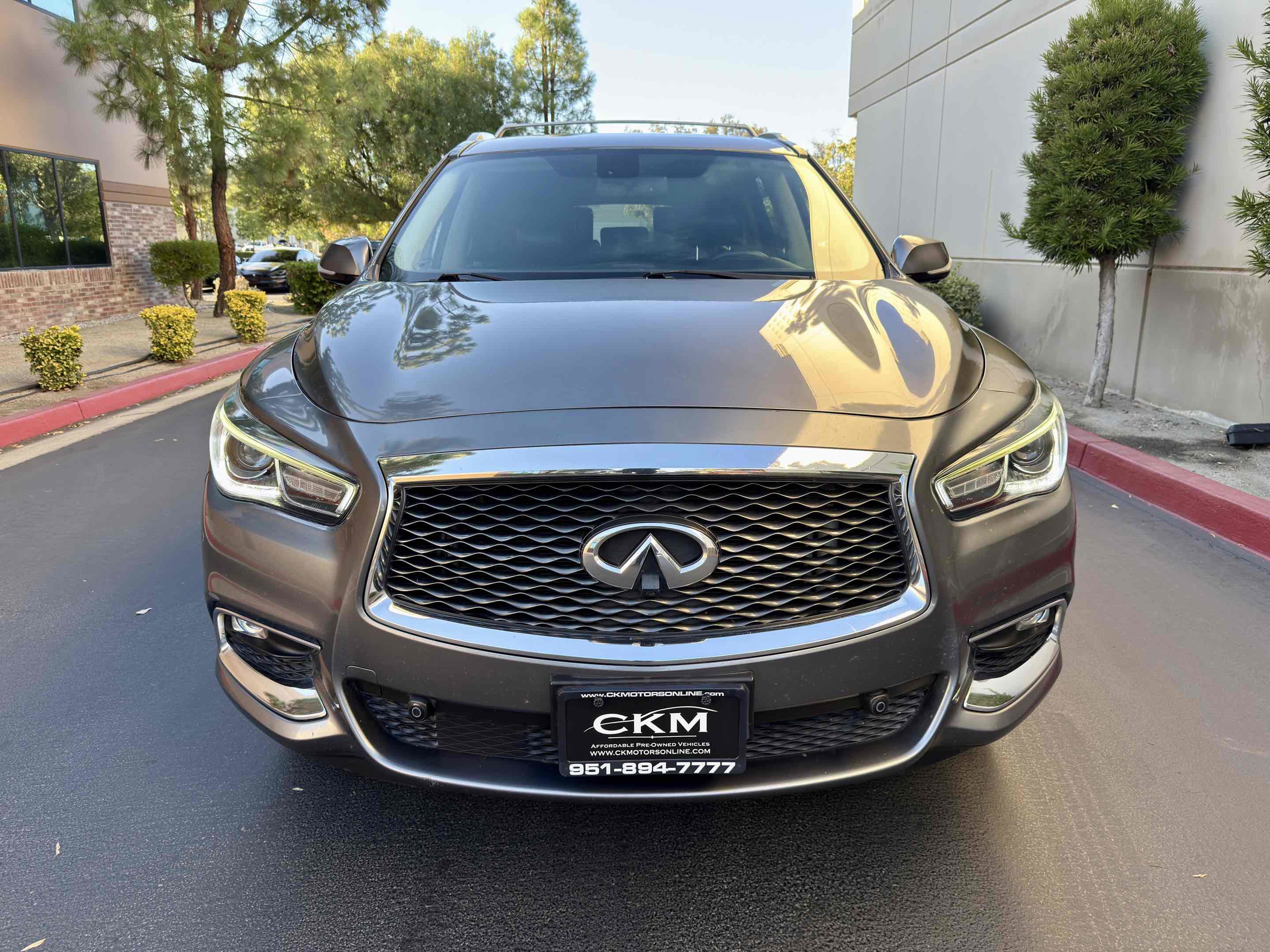 Used 2017 INFINITI QX60 FWD w/ Premium Plus Package image 4