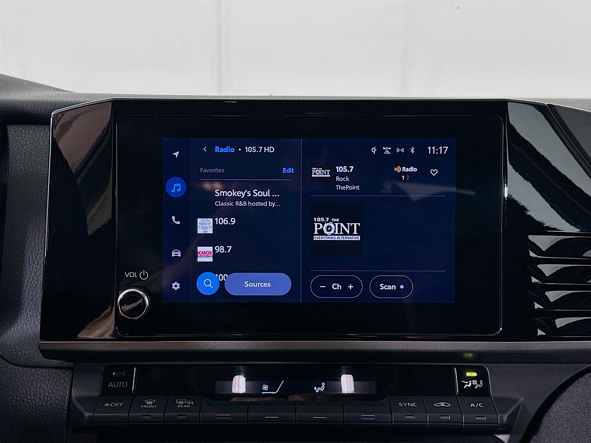 Used 2025 Toyota Camry LE image 21