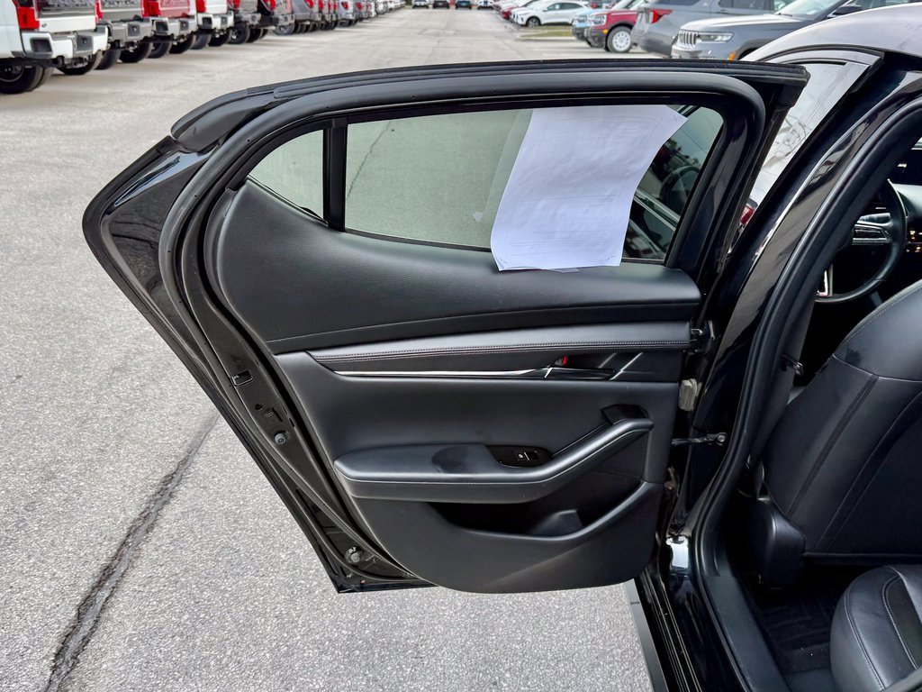 Used 2020 MAZDA MAZDA3 Premium image 42