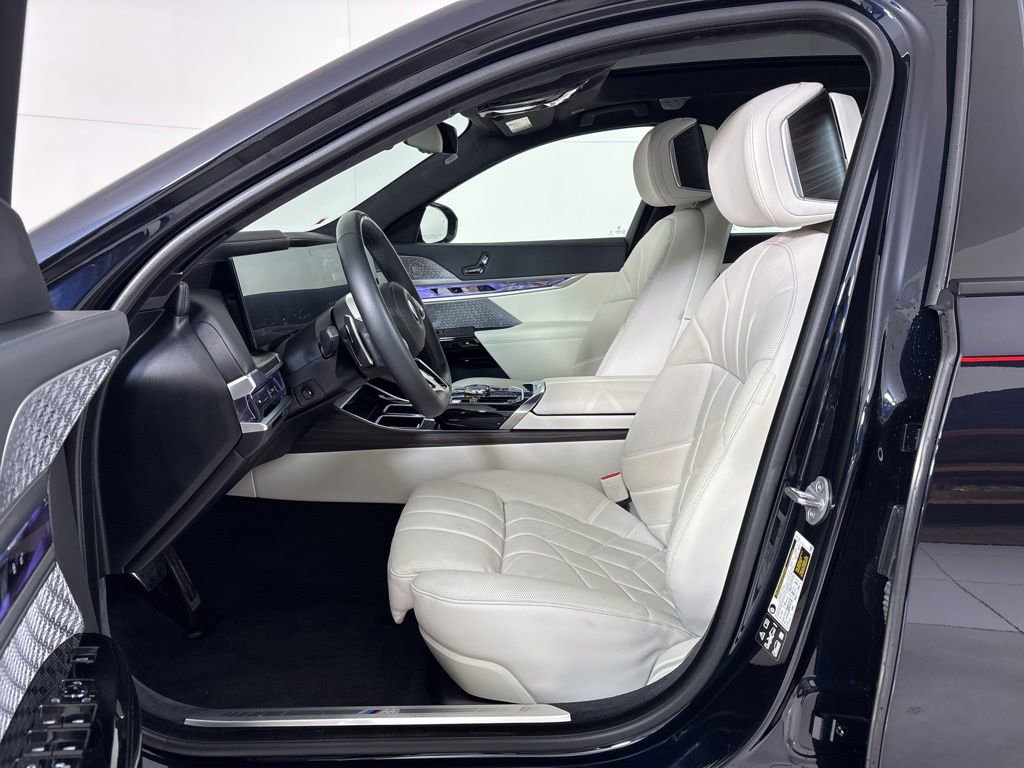 Used 2024 BMW 760i xDrive w/ Executive Package image 14