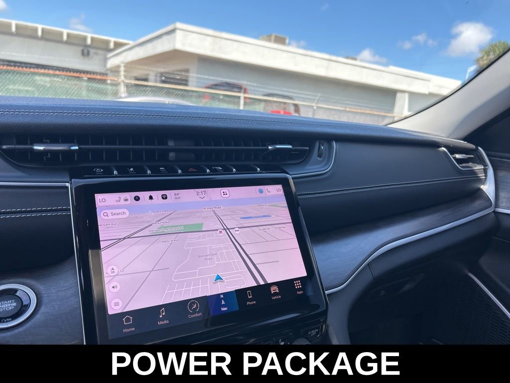 Certified 2023 Jeep Grand Cherokee Limited w/ Luxury Tech Group II image 12