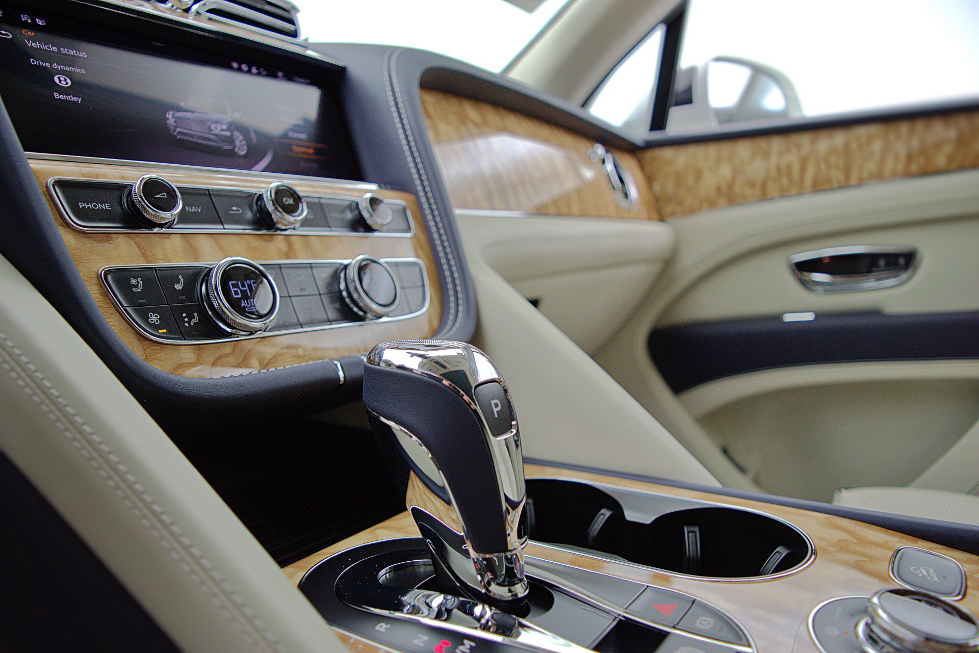 Certified 2023 Bentley Bentayga AWD/4WD image 23