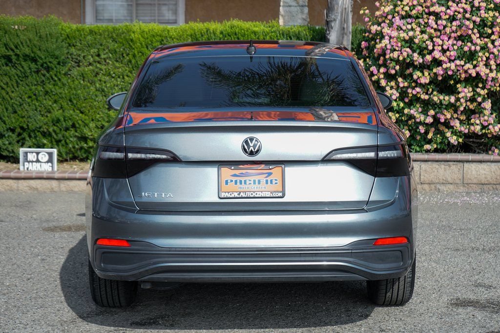 Used 2022 Volkswagen Jetta SE FWD image 7