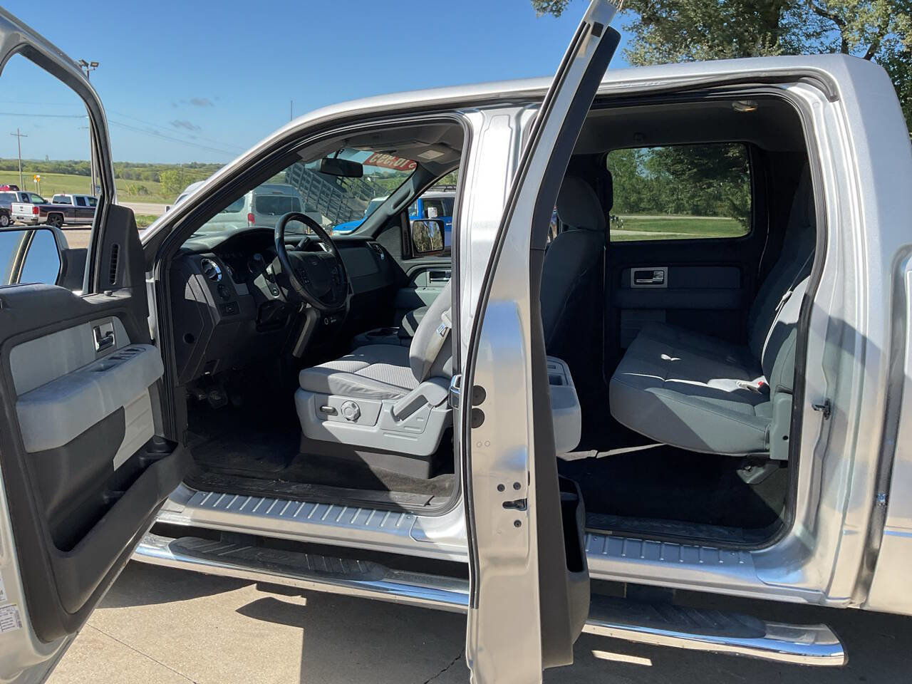 Used 2011 Ford F150 XLT w/ XLT Chrome Pkg image 11