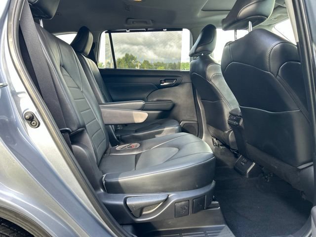 Used 2022 Toyota Highlander XLE AWD/4WD image 50