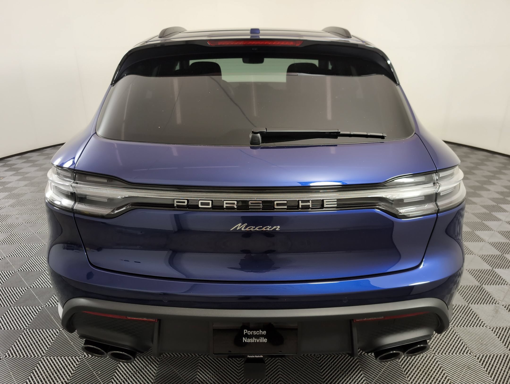Certified 2025 Porsche Macan AWD/4WD image 7