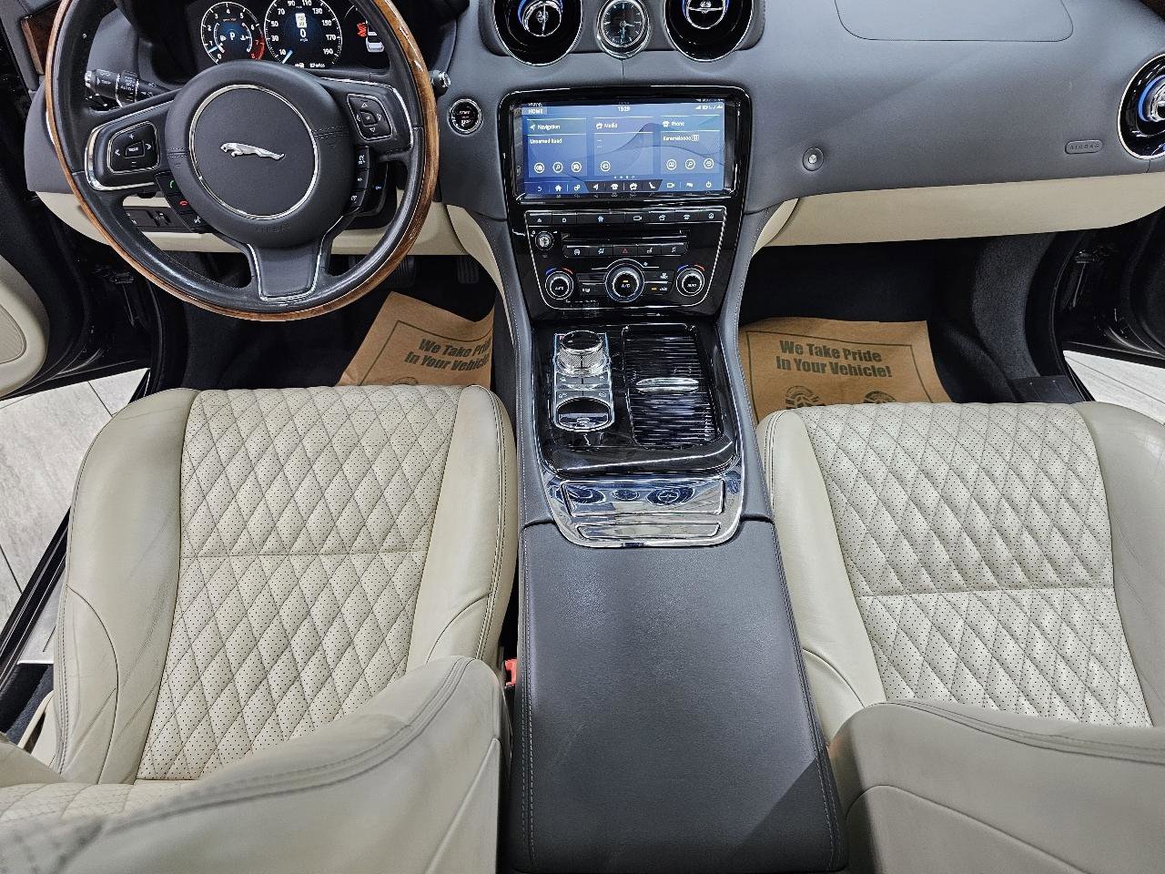 Used 2019 Jaguar XJ L Supercharged RWD image 29