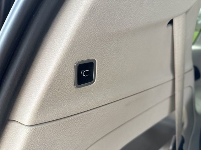Used 2023 Chrysler Pacifica Touring-L FWD image 23