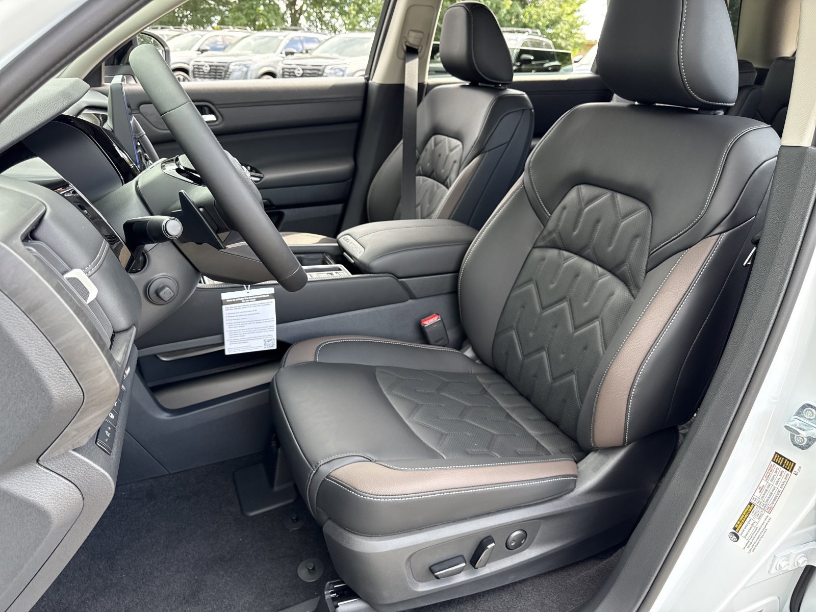 New 2026 Nissan Pathfinder Platinum FWD image 15