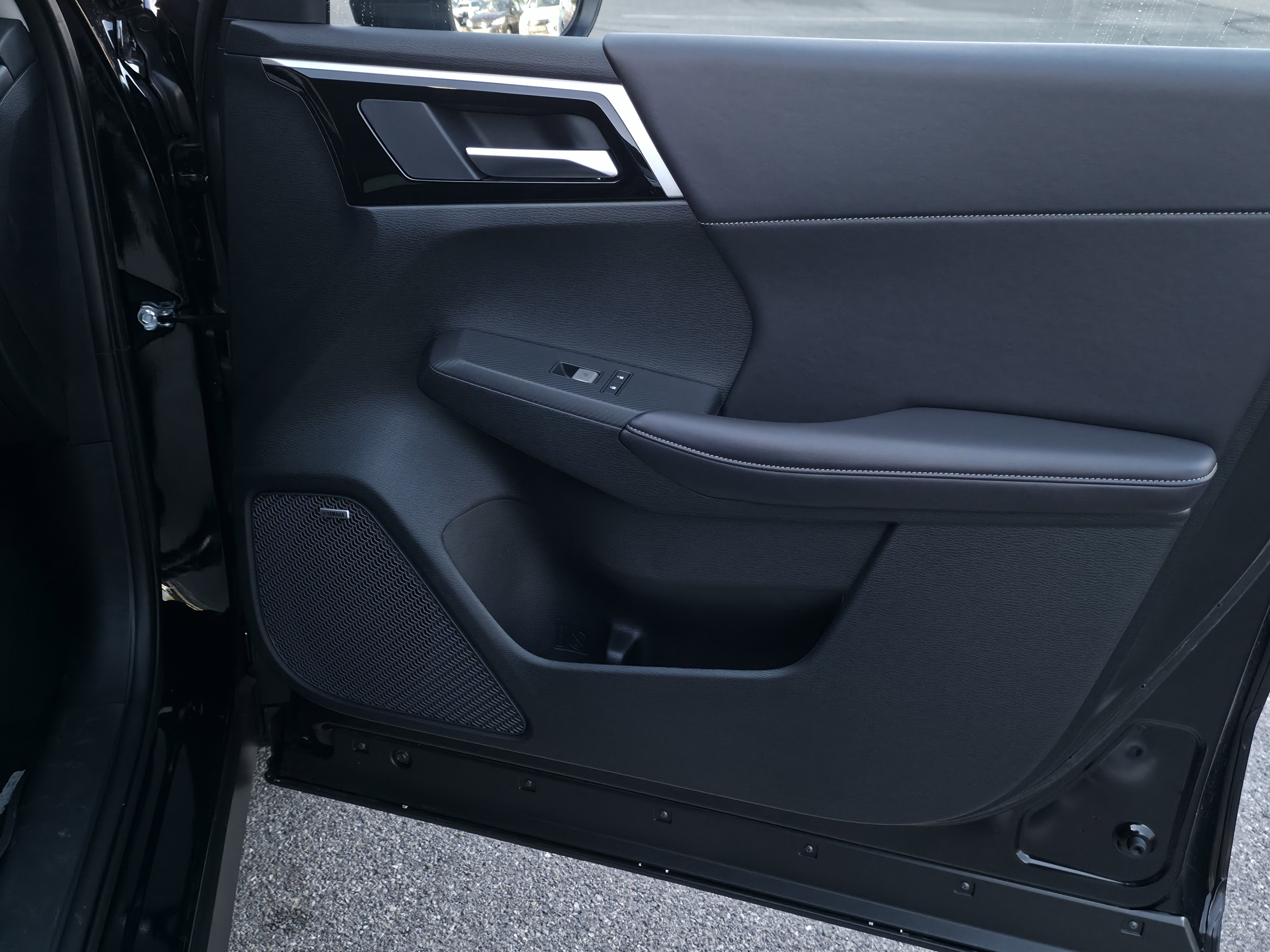 New 2025 Mitsubishi Outlander SE image 35