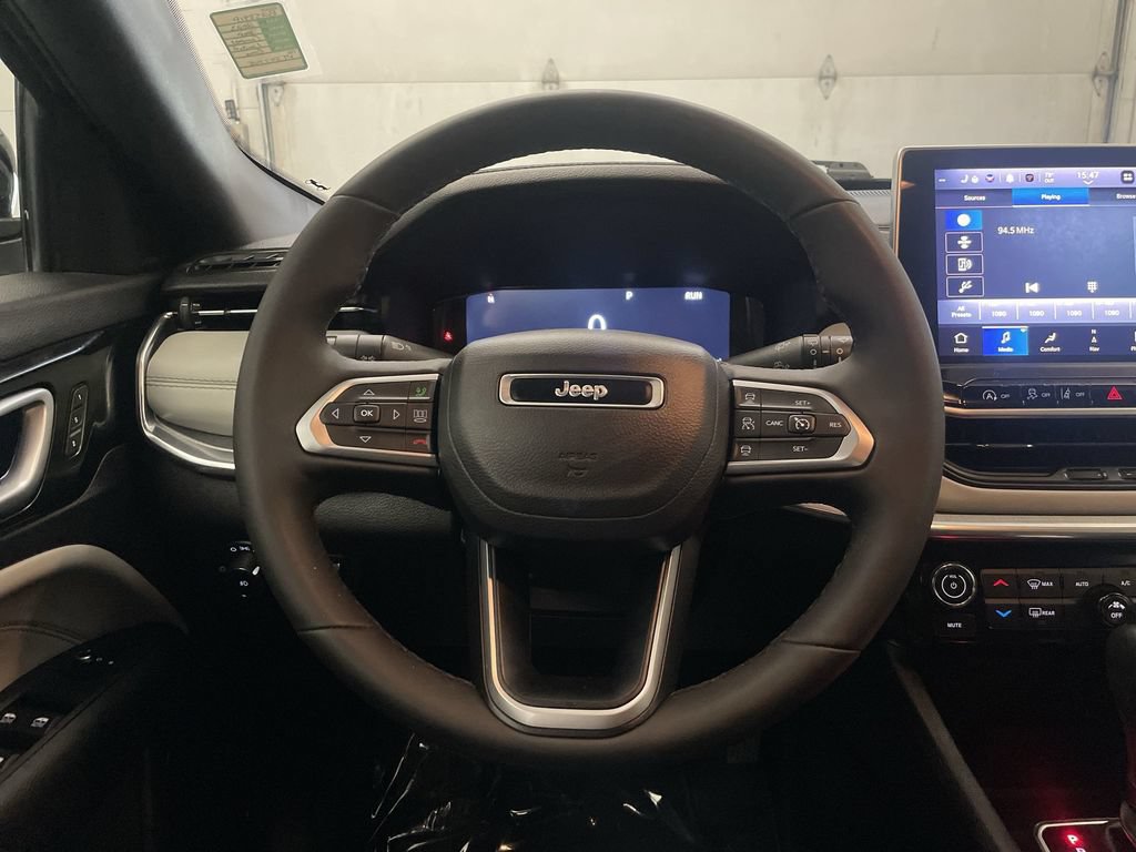 Used 2023 Jeep Compass Limited w/ Elite Group AWD/4WD image 5