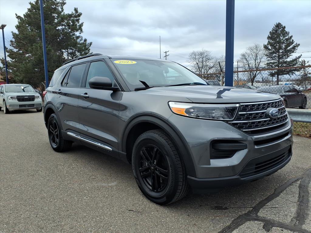 Certified 2023 Ford Explorer XLT image 3