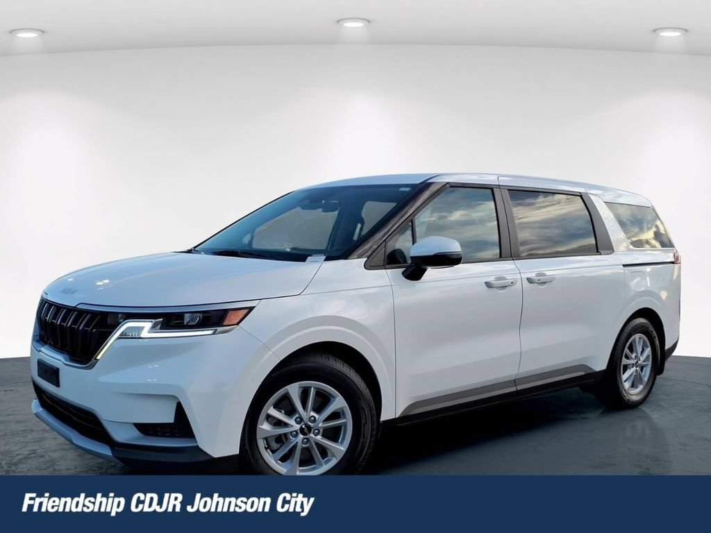 Used 2024 Kia Carnival LX FWD image 1