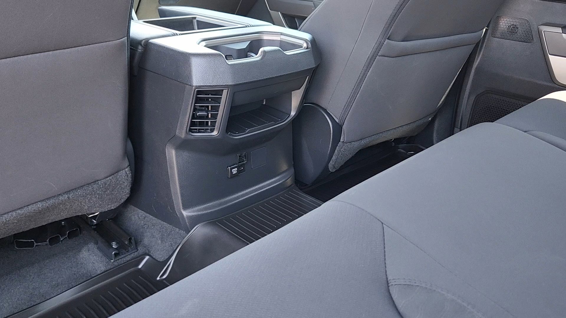 Used 2024 Toyota Tundra SR5 w/ SR5 Convenience Package AWD/4WD image 17
