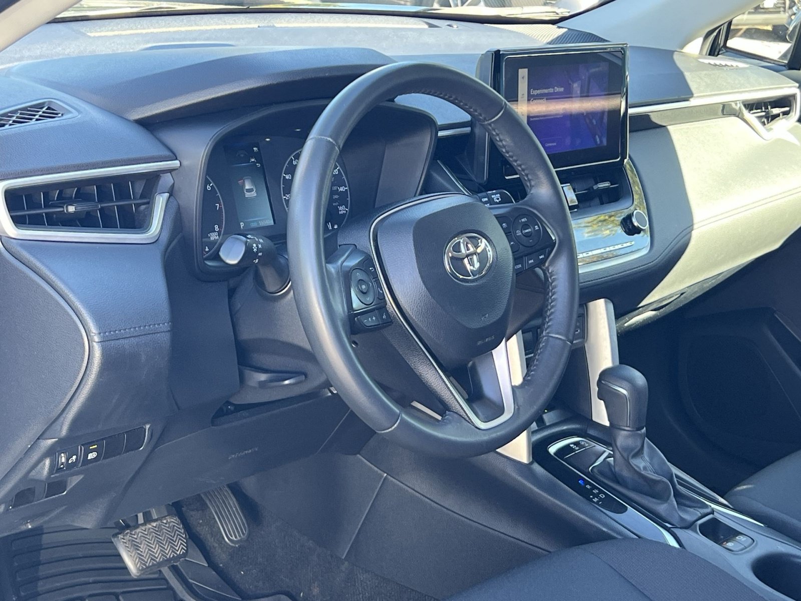 Used 2024 Toyota Corolla Cross LE FWD image 14