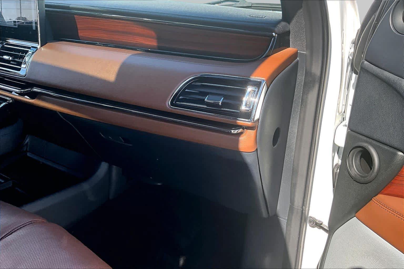 Used 2023 Lincoln Navigator Reserve RWD image 17