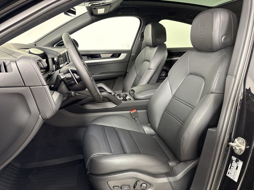 New 2026 Porsche Cayenne Coupe AWD/4WD image 5