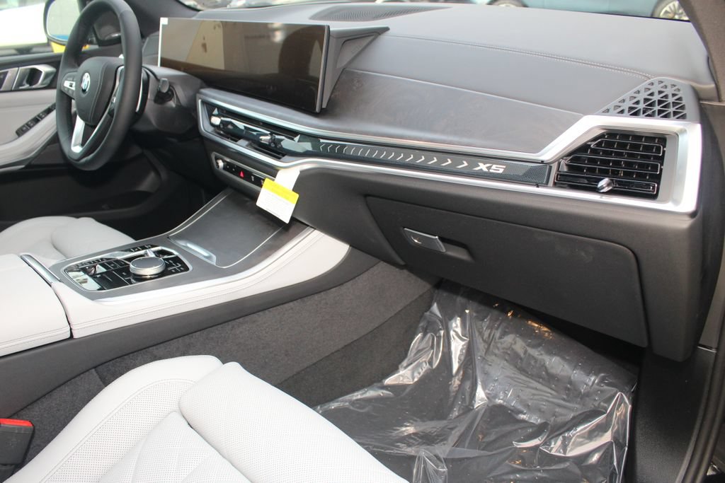 Used 2026 BMW X5 xDrive50e AWD/4WD image 24