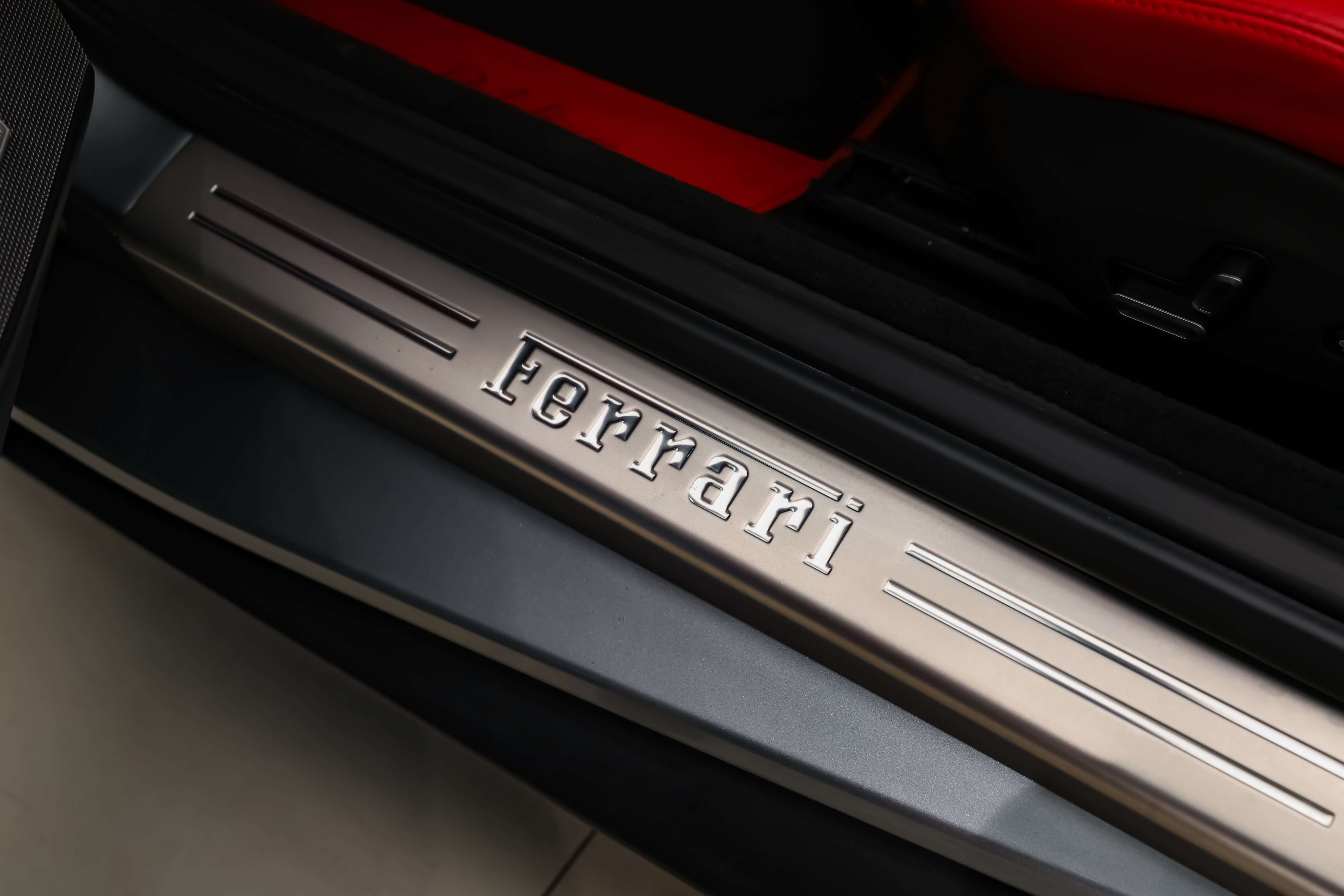 Used 2019 Ferrari Portofino RWD image 45
