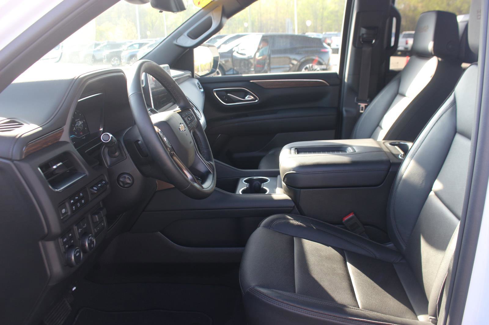 Used 2024 Chevrolet Tahoe High Country w/ Premium Package AWD/4WD image 13