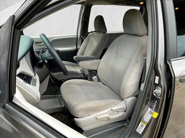 Used 2017 Toyota Sienna L FWD image 26